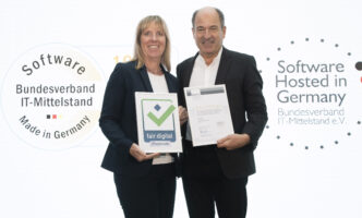 Martin Hubschneider, Vizepräsident des BITMi bei der Siegelübergabe mit ASPION-Geschäftsführerin Martina Wöhr.